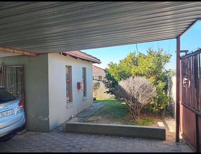3 BEDROOM FREEHOLD FOR SALE IN COSMO CITY